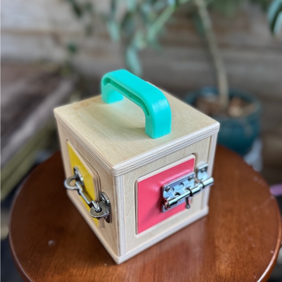 Lovevery Lockbox • Montessori Wooden Lock & Latch Toy • The Investigator - Picture 1 of 5